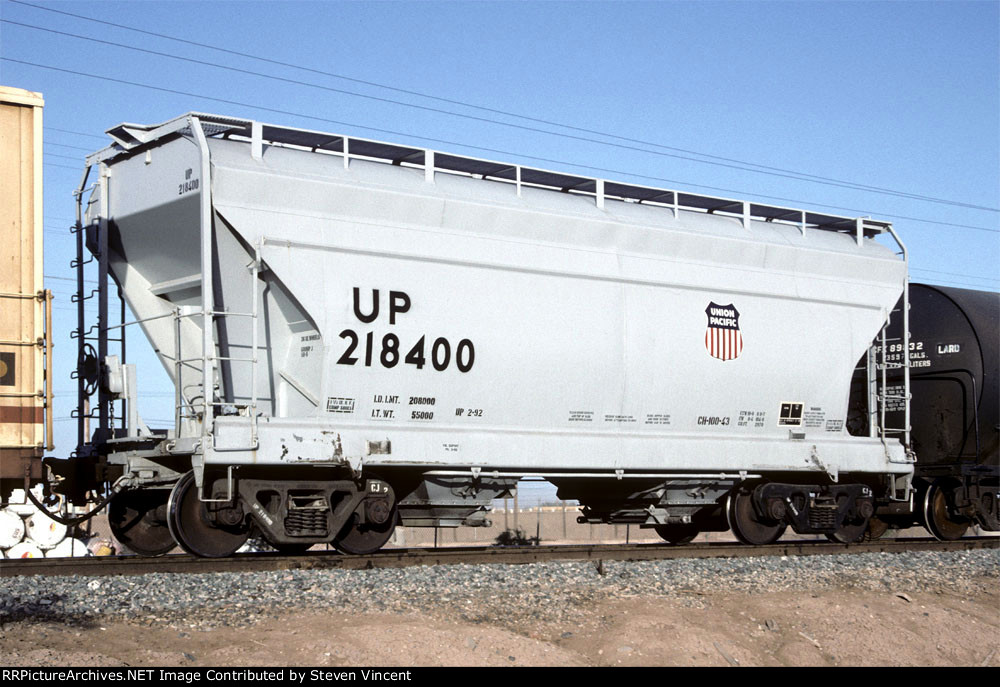 Union Pacific 2 bay covered hopper #218400. Ex Rock Island.